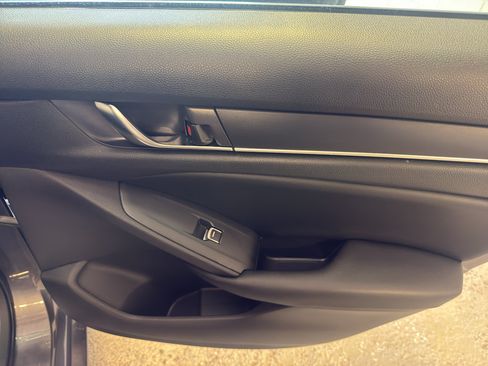 Used 2018 Honda Accord Sport image 23