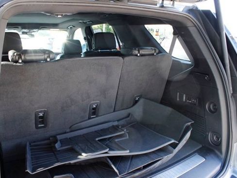 Used 2023 Chevrolet Tahoe Z71 w/ Luxury Package AWD/4WD image 5