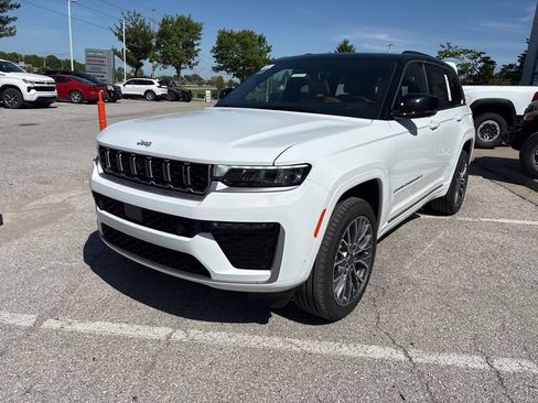 New 2026 Jeep Grand Cherokee Summit AWD/4WD image 12