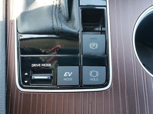 Used 2024 Toyota Sienna XLE image 23