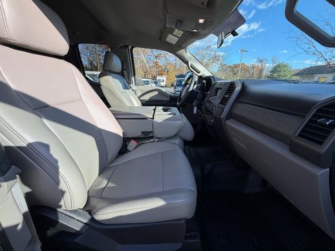Used 2019 Ford F250 XL w/ Power Equipment Group image 32