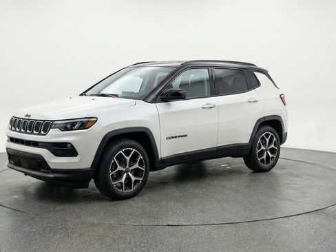 Used 2025 Jeep Compass Limited image 3