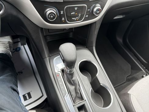 Used 2023 Chevrolet Equinox LS w/ LS Convenience Package image 16