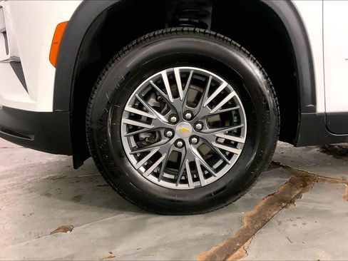 Used 2024 Chevrolet Traverse LT AWD/4WD image 9