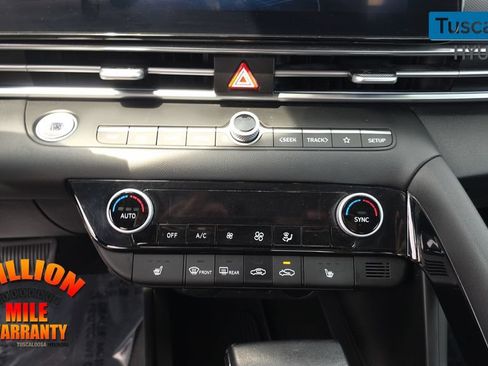Used 2025 Hyundai Elantra SEL FWD image 21
