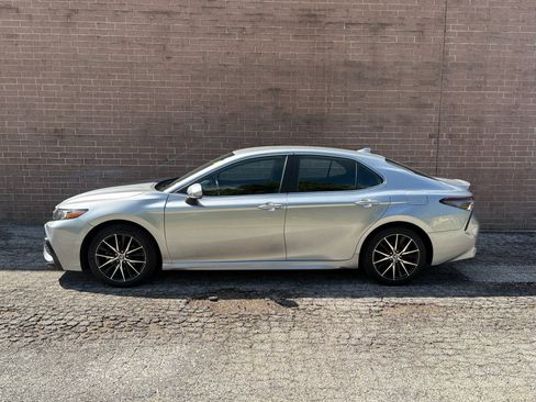 Used 2024 Toyota Camry SE FWD image 2