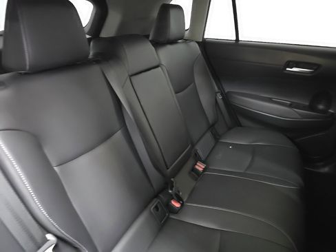 Used 2022 Toyota Corolla Cross XLE image 17