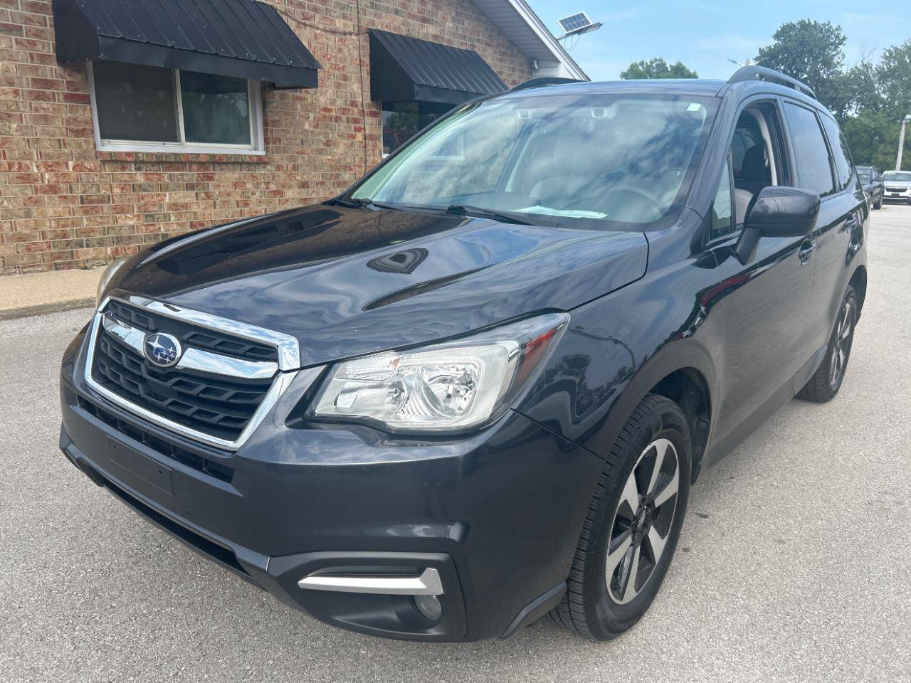 Used 2017 Subaru Forester 2.5i Premium AWD/4WD image 1