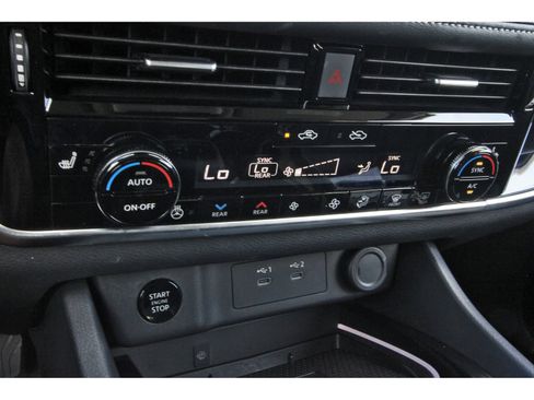 Certified 2025 Nissan Rogue SL w/ SL Premium Package FWD image 28