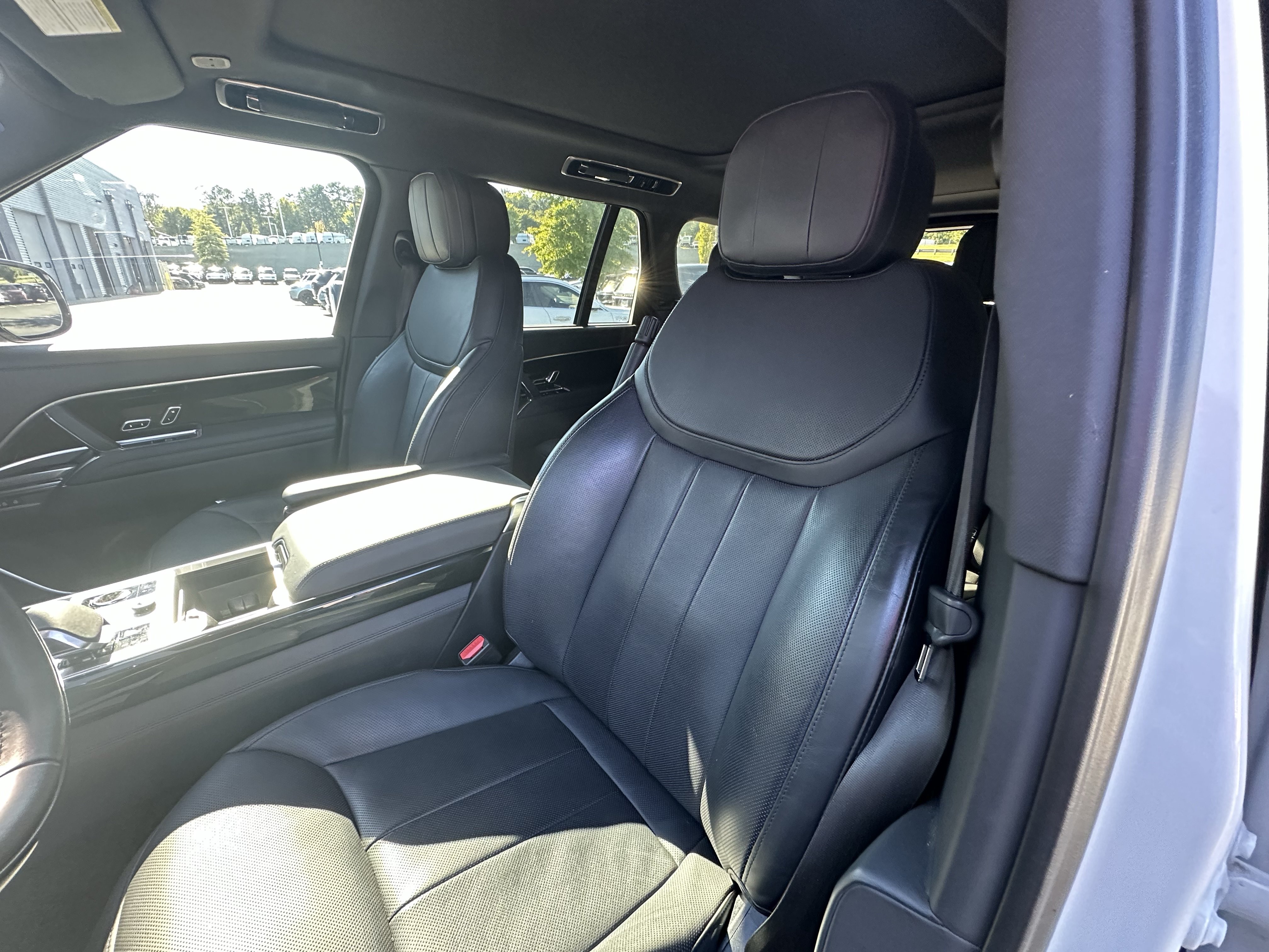 Certified 2023 Land Rover Range Rover SE AWD/4WD image 15