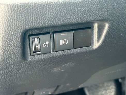 Used 2021 Toyota RAV4 LE FWD image 23