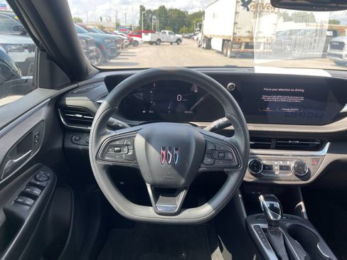 Used 2024 Buick Envista Preferred w/ Advanced Safety Package FWD image 16