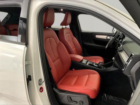 Used 2019 Volvo XC40 T5 Momentum AWD/4WD image 29