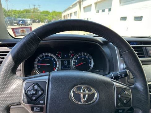 Used 2019 Toyota 4Runner SR5 AWD/4WD image 8