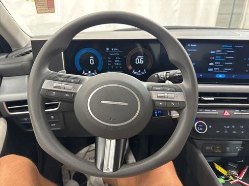 Used 2025 Hyundai Sonata SEL FWD image 21