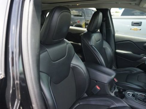 Used 2020 Jeep Cherokee Latitude Plus FWD image 20