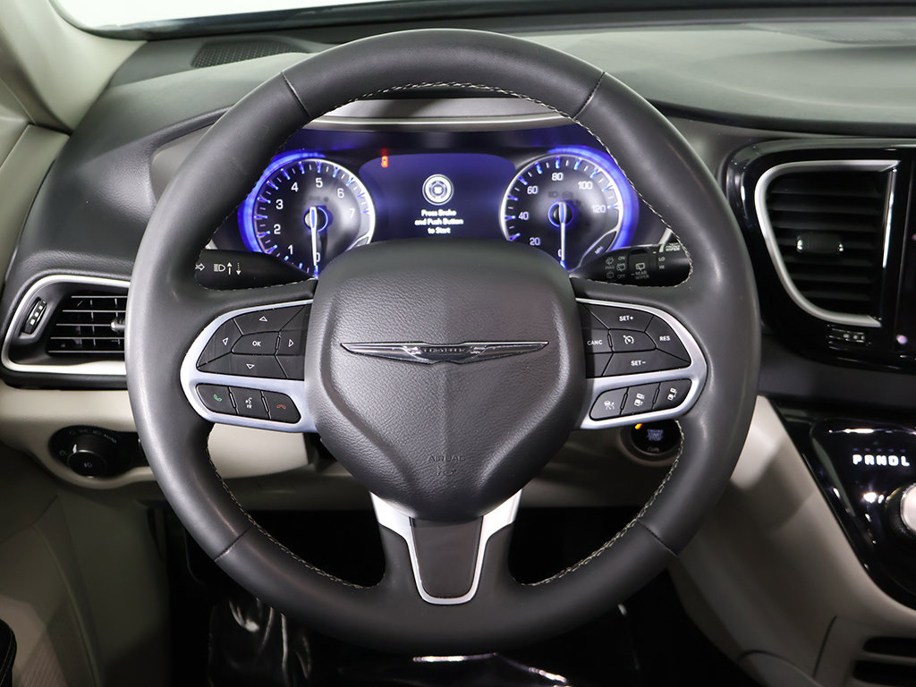 Used 2023 Chrysler Pacifica Touring-L FWD image 38