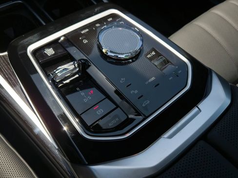 New 2026 BMW 750e xDrive w/ Premium Package AWD/4WD image 10