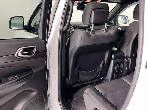 Used 2018 Jeep Grand Cherokee Laredo AWD/4WD image 24