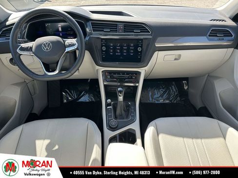Certified 2023 Volkswagen Tiguan SE w/ Panoramic Sunroof Package AWD/4WD image 16