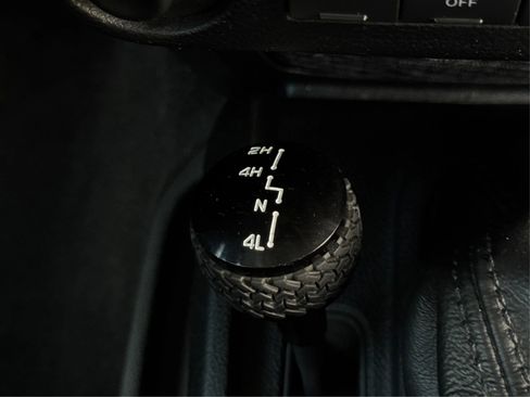 Used 2017 Jeep Wrangler Unlimited Rubicon w/ Connectivity Group image 31