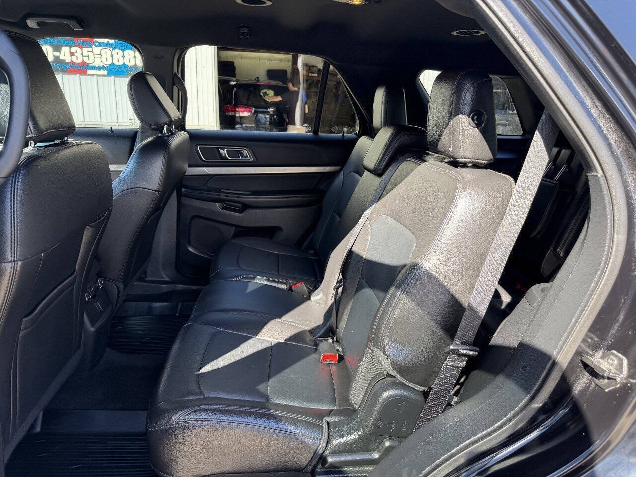 Used 2018 Ford Explorer XLT w/ Equipment Group 202A FWD image 9