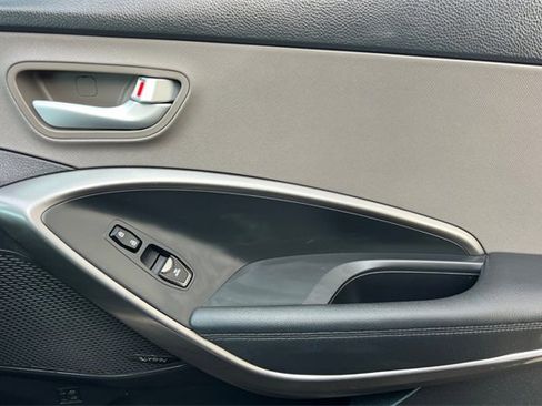 Used 2017 Hyundai Santa Fe Limited image 23