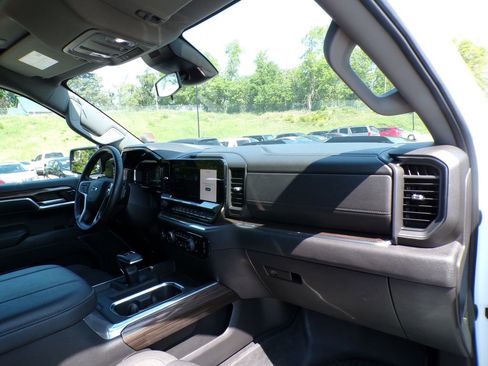 Used 2023 Chevrolet Silverado 1500 LT Trail Boss AWD/4WD image 14