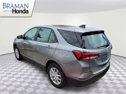 Used 2023 Chevrolet Equinox LS FWD image 4