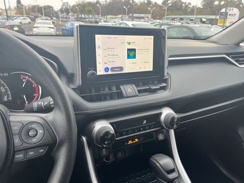 Used 2025 Toyota RAV4 XLE image 18