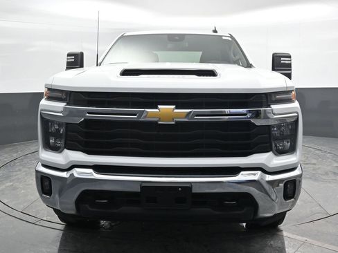 Used 2024 Chevrolet Silverado 2500 LT w/ Convenience Package image 5