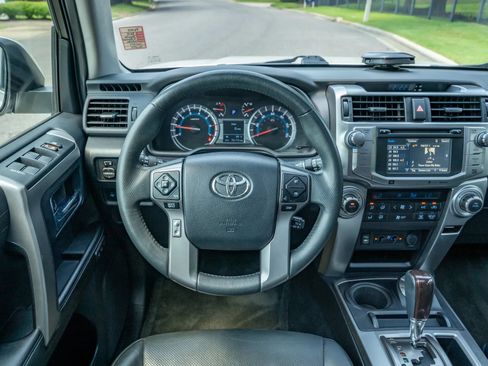 Used 2015 Toyota 4Runner Limited AWD/4WD image 20