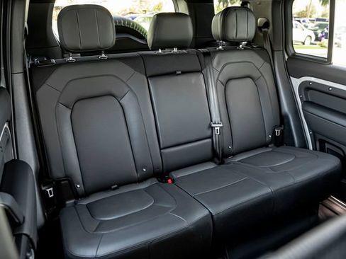 Certified 2026 Land Rover Defender 110 X AWD/4WD image 32