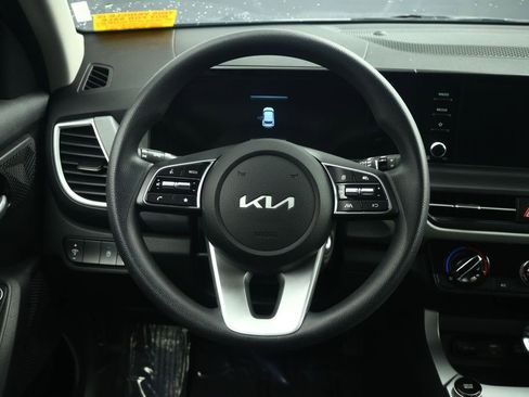 Certified 2026 Kia Seltos LX FWD image 12