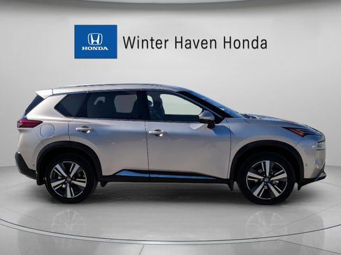 Used 2021 Nissan Rogue Platinum image 9