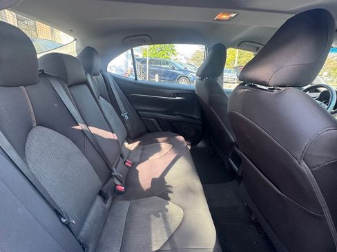 Used 2018 Toyota Camry LE FWD image 13