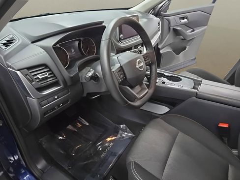 Used 2025 Nissan Rogue SV image 12