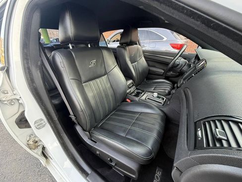 Used 2016 Chrysler 300 S image 8