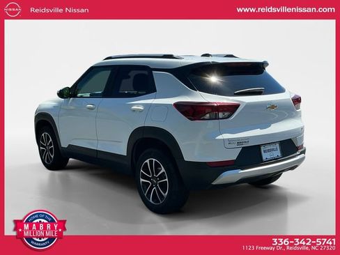 Used 2025 Chevrolet TrailBlazer LT AWD/4WD image 4