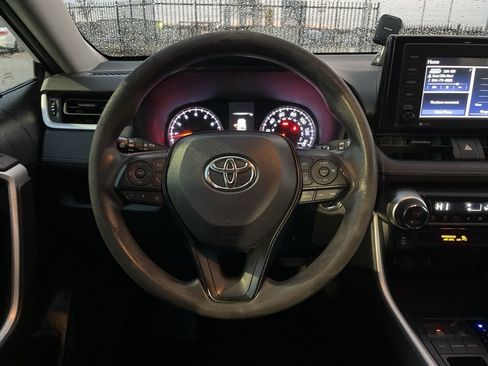 Used 2021 Toyota RAV4 XLE image 17