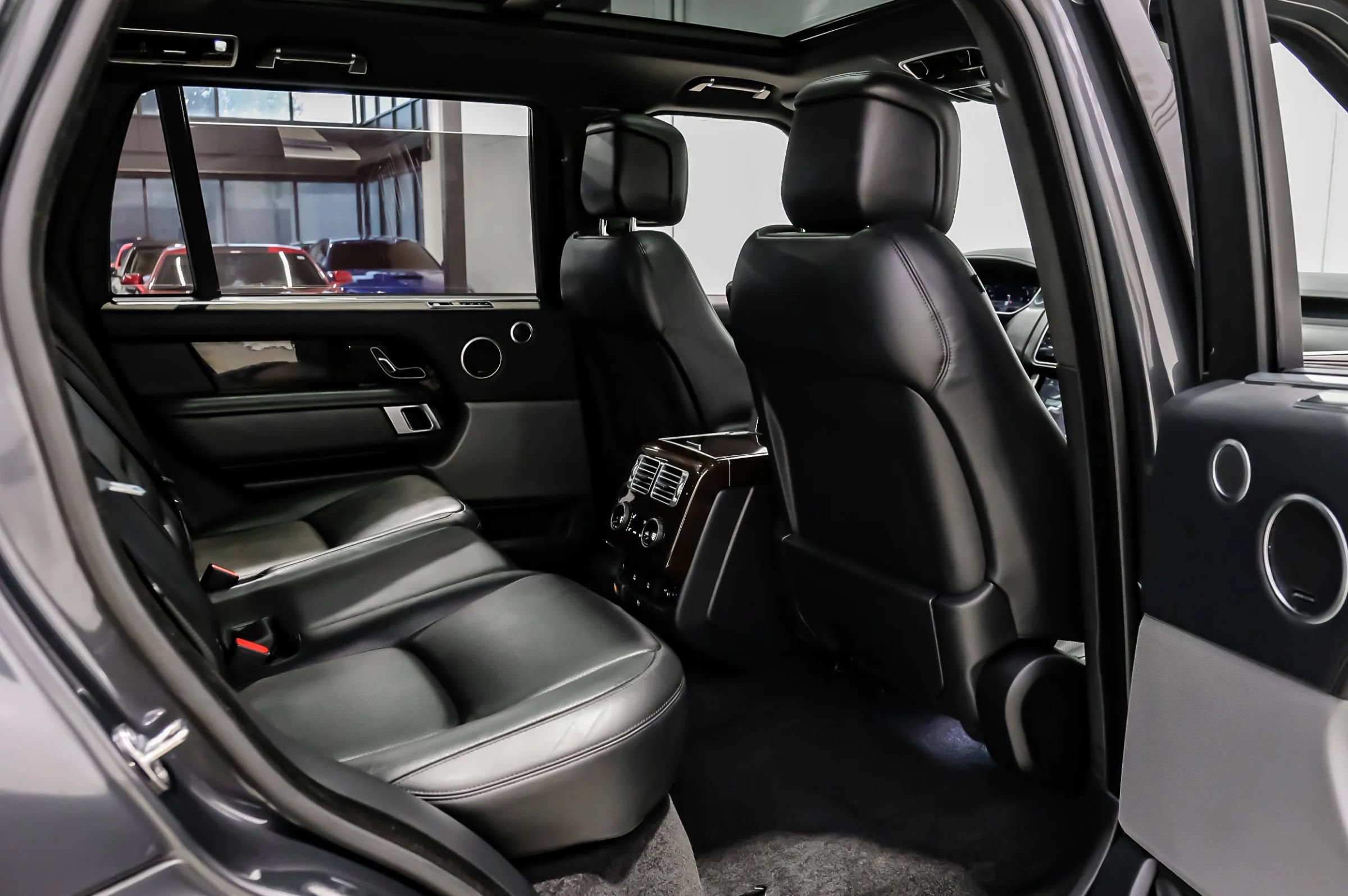Used 2019 Land Rover Range Rover Long Wheelbase Supercharged AWD/4WD image 47