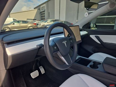Used 2021 Tesla Model Y Performance image 2