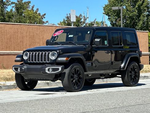 Used 2025 Jeep Wrangler Unlimited Sahara w/ Safety Group AWD/4WD image 8