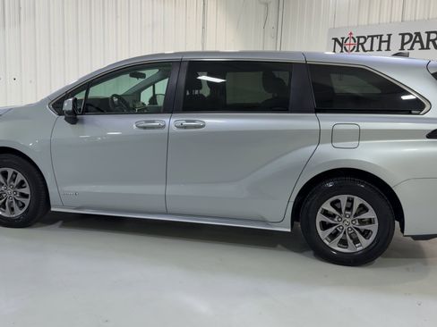 Used 2021 Toyota Sienna LE FWD image 7