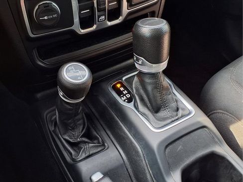 Used 2022 Jeep Gladiator Sport AWD/4WD image 10