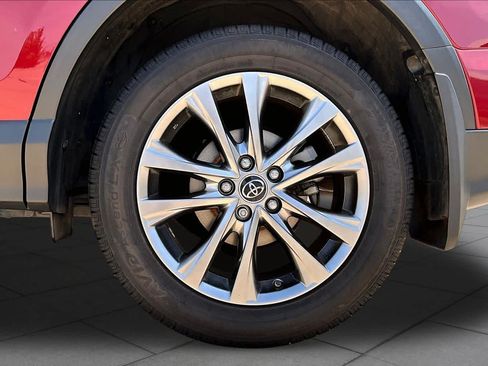 Used 2018 Toyota RAV4 Limited FWD image 11