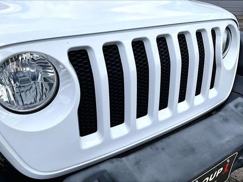 Used 2020 Jeep Wrangler Sport image 33