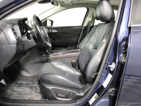 Used 2018 MAZDA MAZDA3 Grand Touring w/ Premium Equipment Package FWD image 38
