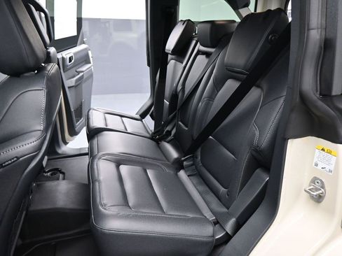 New 2025 Ford Bronco Badlands image 14
