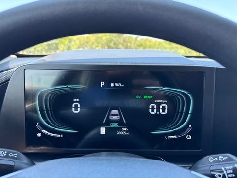 Used 2025 Kia Niro LX FWD image 12